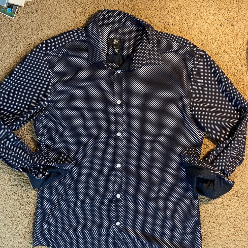 Button up shirt. No pockets. Like new